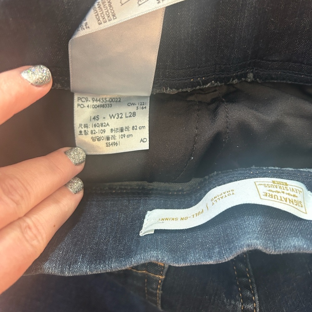 🥳HOST PICK!! 🥳 Signature by Levi Strauss -Totally Shaping Pull-On Skinny Jeans - Picture 12 of 12